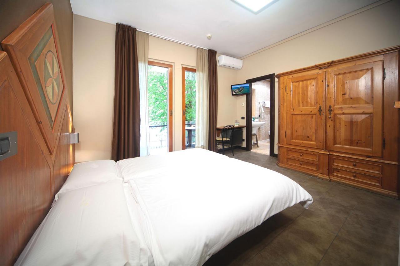 Hotel Smeraldo Sirmione Eksteriør billede